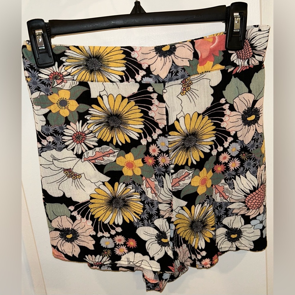 Stretchy/Comfortable Floral Shorts